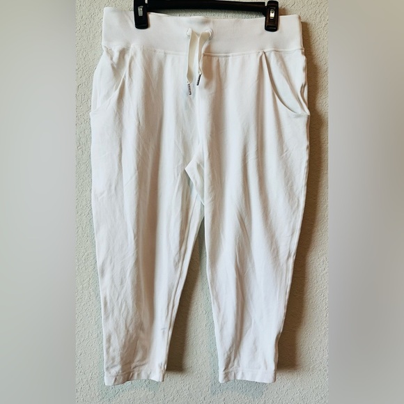 Lululemon Athletica White Jogger Crop Size 8 for Effortless Comfort - Picture 2 of 9